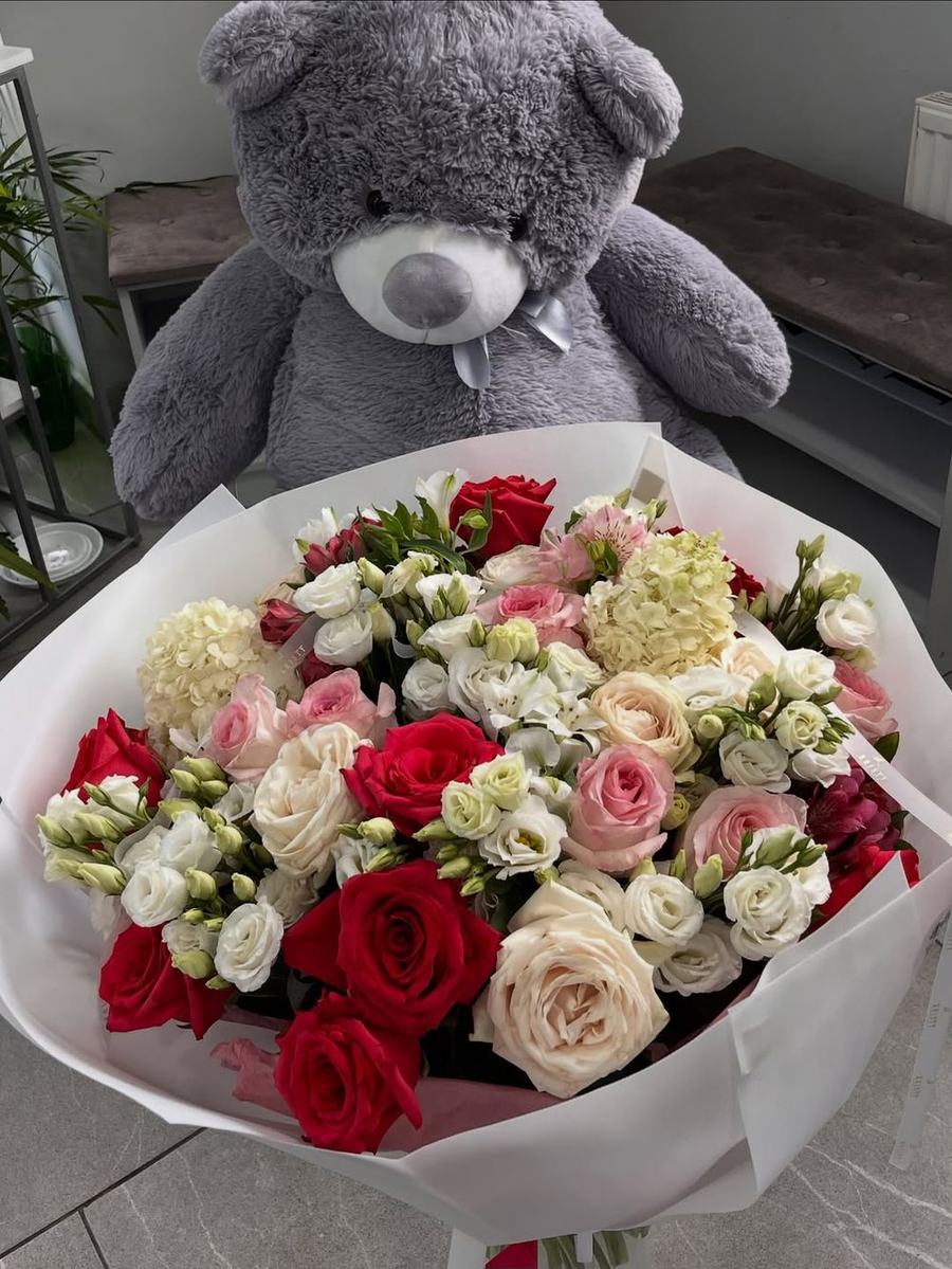 Великий букет зі свіжих квітів від Kristy Flower Shop
